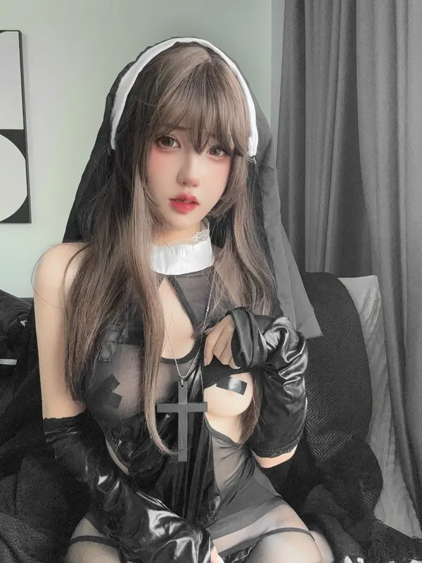 偷偷做坏事的修女 - 阿薰kaOri